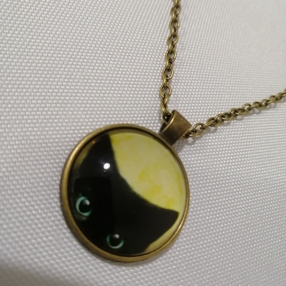 Peeking Black Cat Pendant Necklace With Adjustable Clasp Gold Tone. - Picture 2 of 4